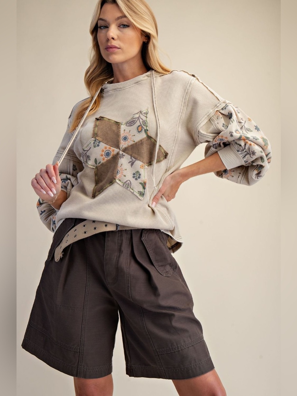 Easel PLUS Lt Khaki Floral Patch Thermal Washed Pullover Hoodie - Picture 2 of 4